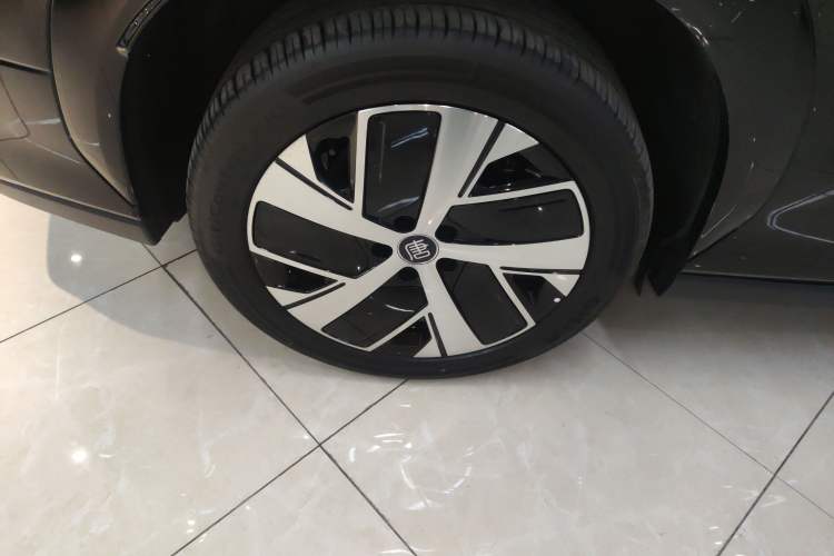 Used BYD Tang L 2025 EV with 670 km Range LiDAR and Premium Features