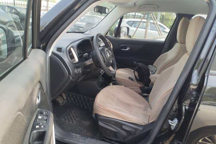 Used Jeep Renegade 2017 180T Automatic Kinetic Edition+ Left Front Seat