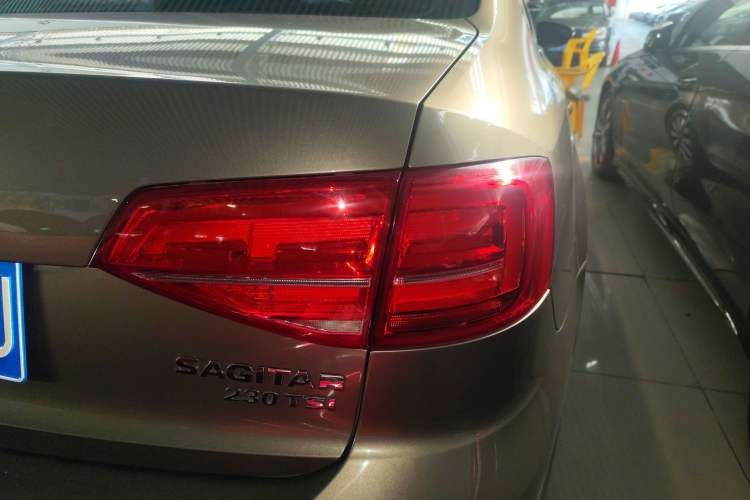 Used Volkswagen Sagitar 2015 230TSI Automatic Luxury Model
