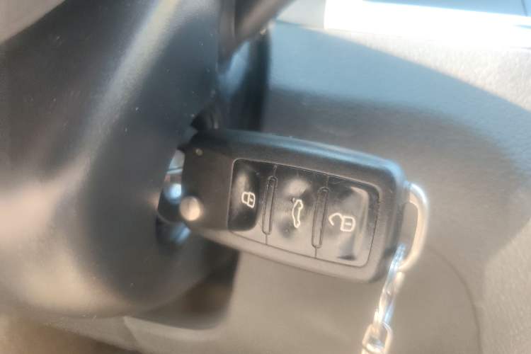 Used Volkswagen Bora 2014 1.6L Manual Fashion Edition Vehicle Key