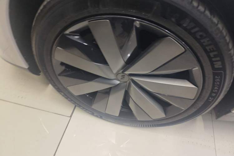 Used Li Auto i6 2025 Model Two-Wheel-Drive Standard Type
