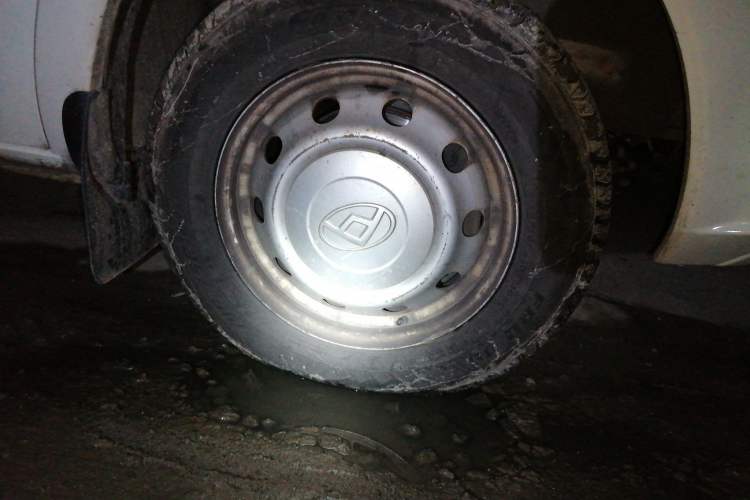 Used SAIC MAXUS Xintu V80 2023 2.0T Manual Classic City Delivery King Long Wheelbase Mid-Roof 3-Seater