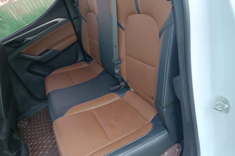 Used SAIC MAXUS T70 2020 2.0T Diesel Automatic 4x4 Commemorative Edition with Long Bed and High Ground Clearance
