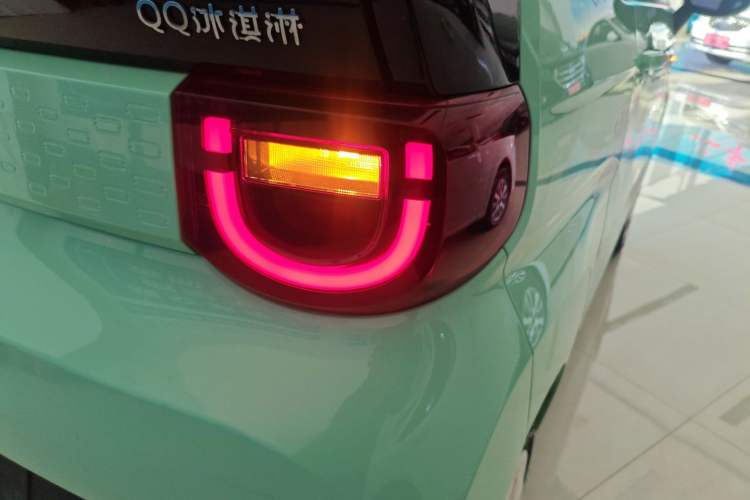 Used Chery QQ Ice Cream 2022 170km Sundae Phosphate Lithium-Ion