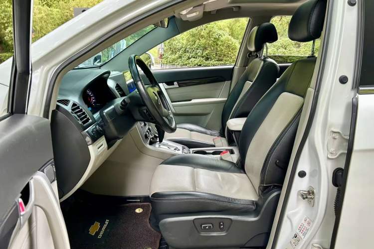 Used Chevrolet Captiva 2014 2.4L 4x4 Luxury Edition 5 Seats Left Front Seat