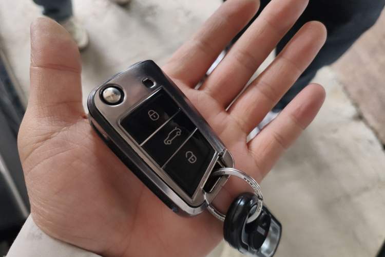 Used Volkswagen Tiguan L 2020 330TSI Automatic Two-Wheel Drive Panoramic Comfort Edition China VI Standard Vehicle Key