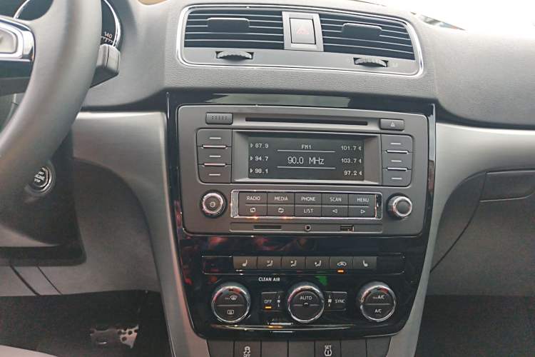 Used Skoda Yeti 2016 1.4TSI DSG Prestige Edition Audio And AC Panel