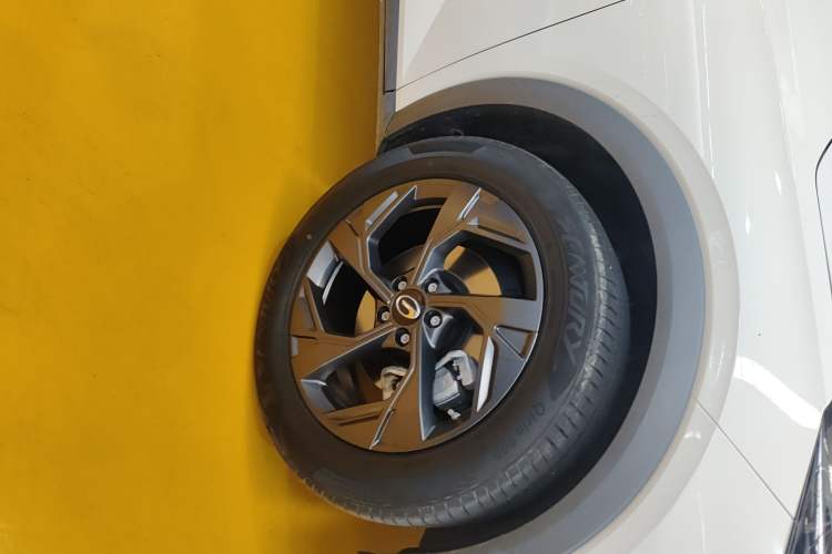 Used GAC Trumpchi GS3 2023 Shadow Speed 270T Dynamic Intelligence Edition Right Front Wheel Hub