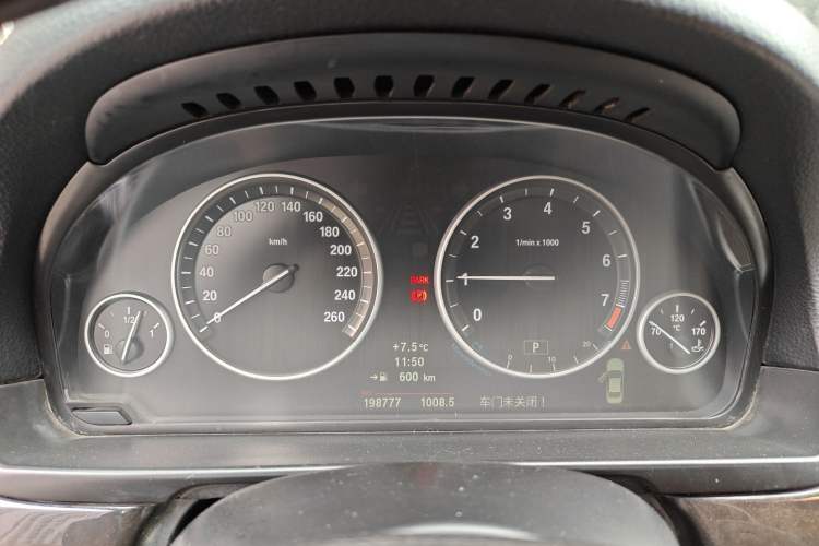 Used BMW 5 Series 2013 525Li Leading Model
