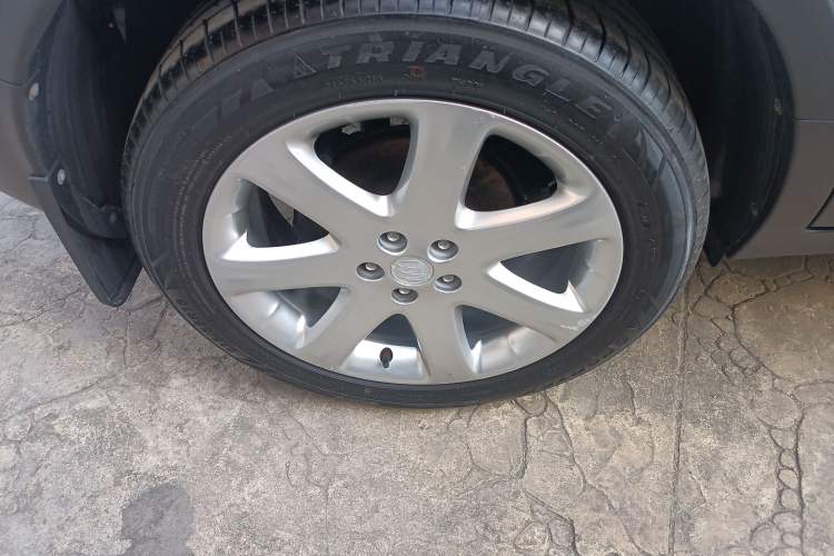 Used Buick Encore 2015 1.4T Automatic Two-Wheel Drive Urban Elite Version
