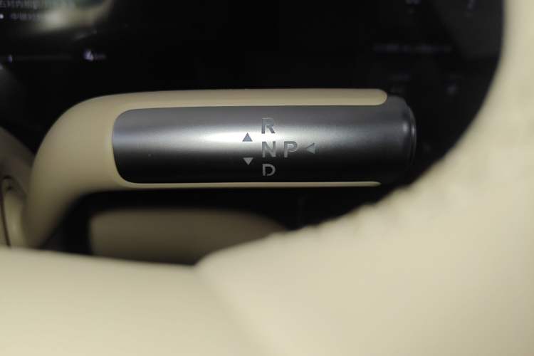 Used Hima AITO M9 2025 Extended-Range Ultra Version 52 kWh 6-Seater Gear Lever