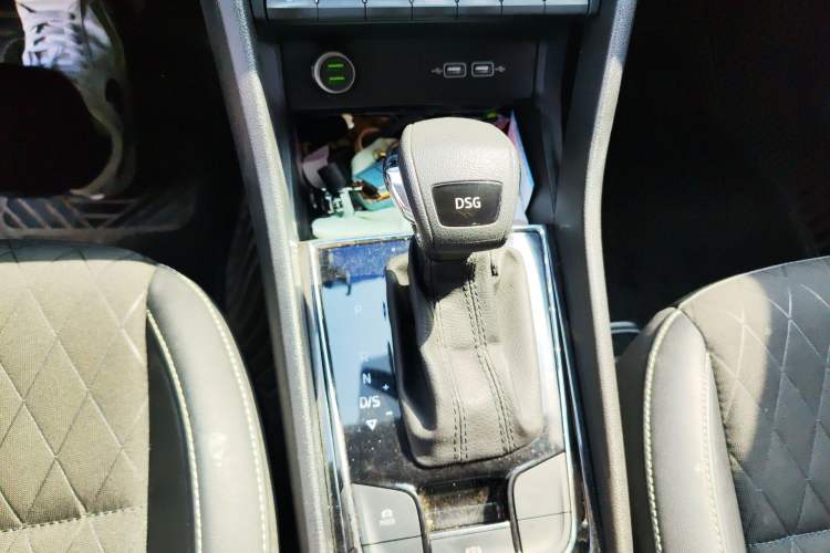 Used Skoda Karoq 2021 TSI280 Luxury Edition Gear Lever