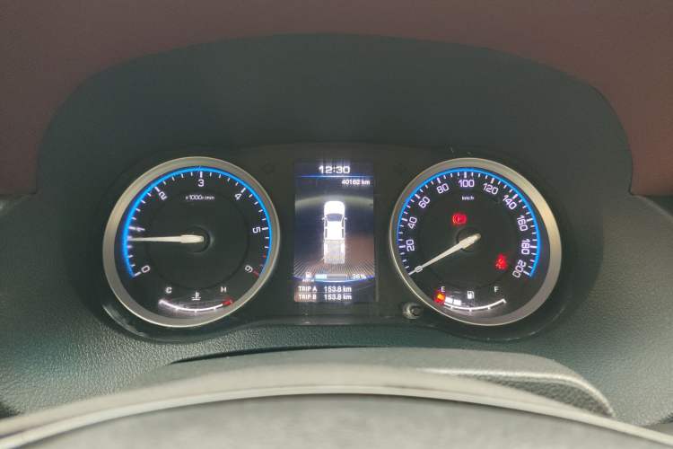 Used Huanghai Xianglong 2020 2.5T N1S Two-Wheel Drive Diesel Sport Edition with Extended Flat-Bottom Cargo Bed China VI Emission Standard JE4D25Q6A
