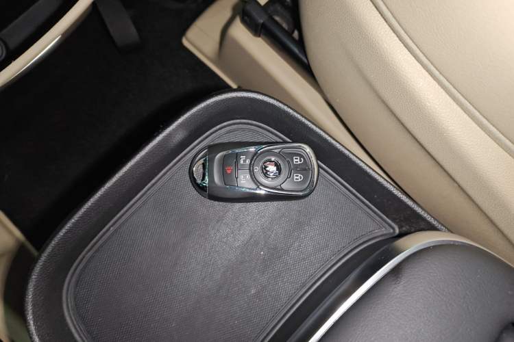 Used Buick GL8 2023 ES Lu Zun Deluxe Model Interior 1