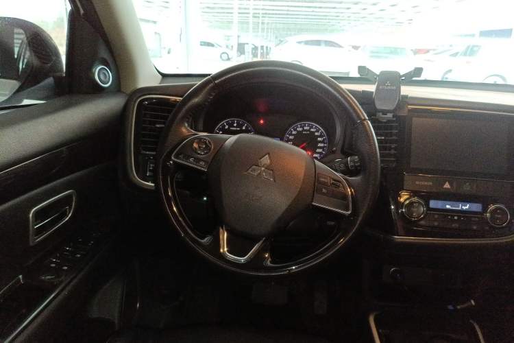 Used Mitsubishi Outlander 2018 2.0L Two-Wheel Drive Glory Edition 5 Seats