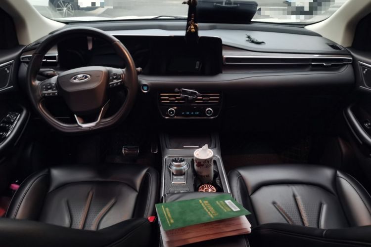 Used Ford Edge 2021 PLUS EcoBoost 245 Two-Wheel-Drive Titanium 7-Seater Center Console