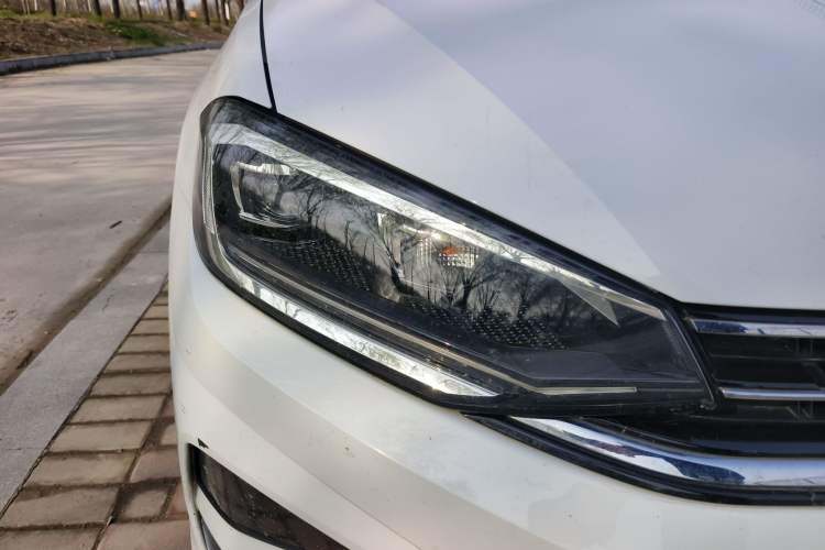 Used Volkswagen Golf Sportsvan 2019 200TSI Automatic C-HR Pure Version China VI Standard Right Front Headlight