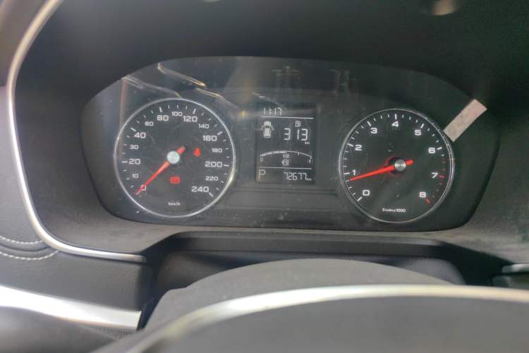 Used Roewe RX5 2019 20T Two-Wheel Drive Automatic 4G Connected Platinum Edition Odometer Close Up