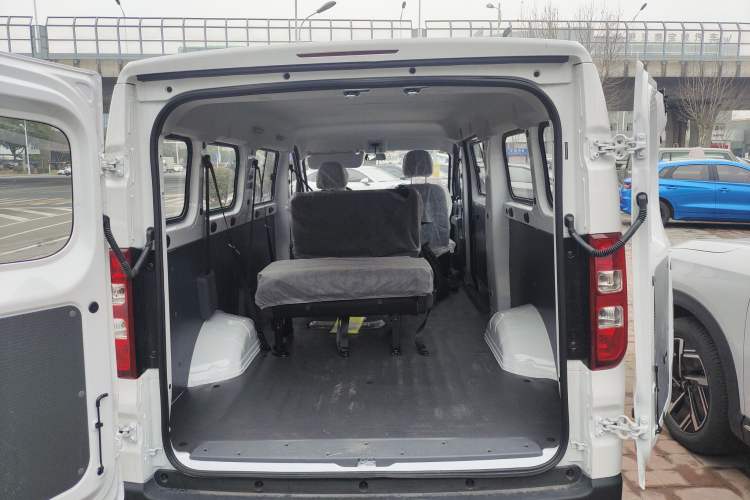 Used Wuling Yangguang 2025 Model 400km Bus Edition—Comfort Edition