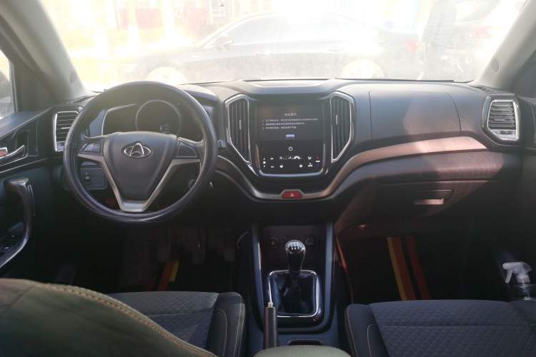 Used CHANGAN OSHAN CX70 2016 1.6L Manual Comfort Model Center Console