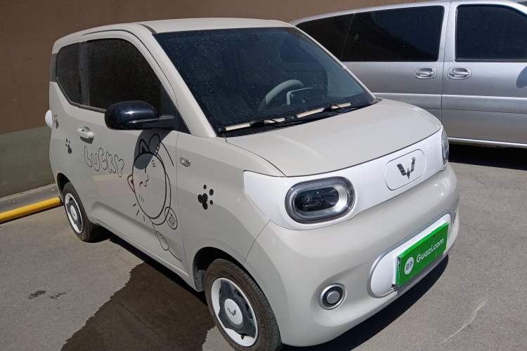 Used Wuling Hongguang MINIEV 2024 3rd Generation 215km Youth Edition Front Right 45 Deg