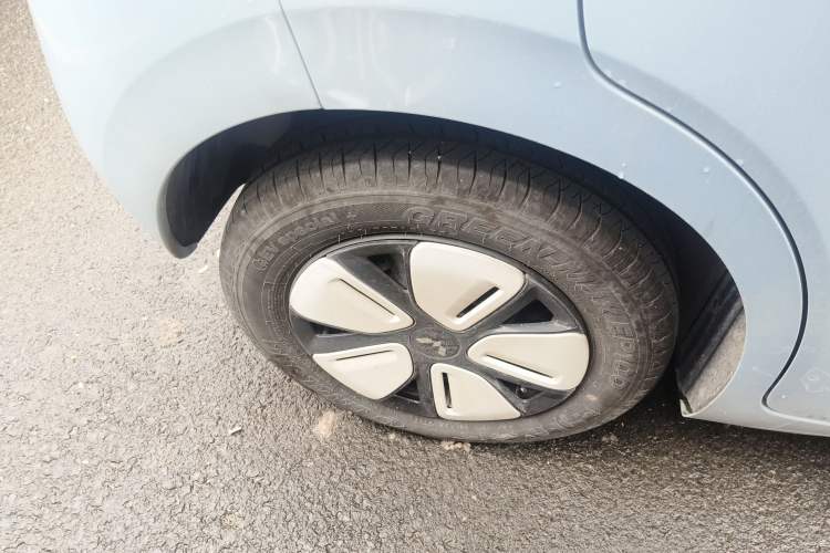 Used Wuling Hongguang MINIEV 2025 Four-Door Version Zhenxiang+ Edition Right Rear Wheel Hub