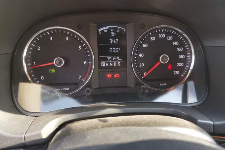 Used Volkswagen Lavida 2011 1.6L Automatic Premium Edition Odometer Close Up