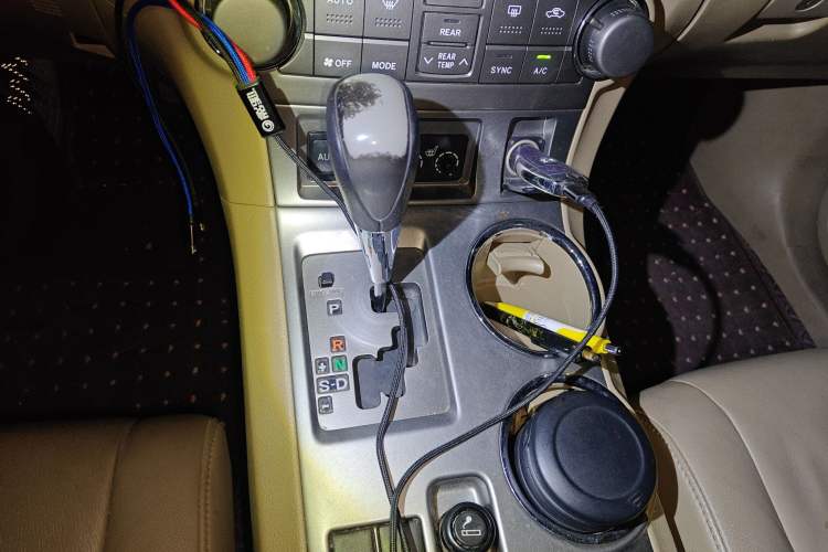 Used Toyota Highlander 2011 2.7L Two-Wheel Drive 7-Seater Luxury Edition