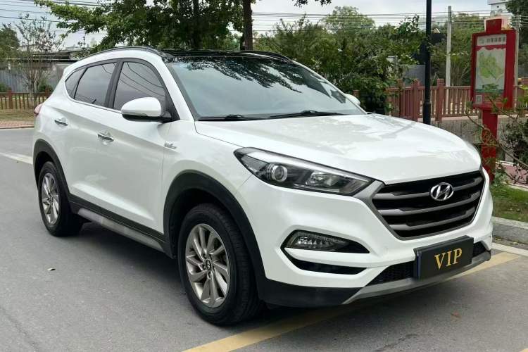 Used Hyundai Tucson 2018 1.6T Dual-Clutch Two-Wheel Drive 15th Anniversary Special Edition Front Right 45 Deg
