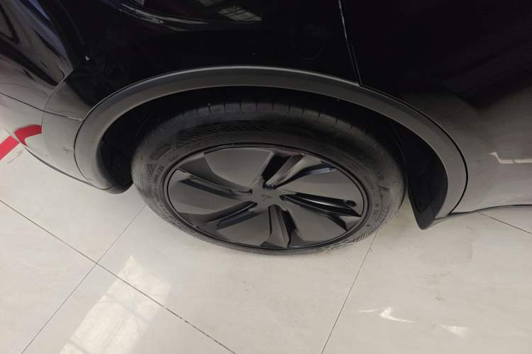 Used Tesla Model Y 2025 Rear-Wheel-Drive Version

