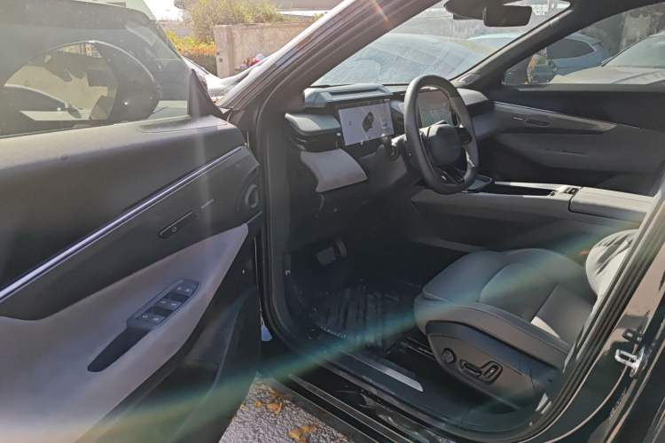 Used Lynk & Co 08 EM-P 2023 245km Ultra-Long Range Halo