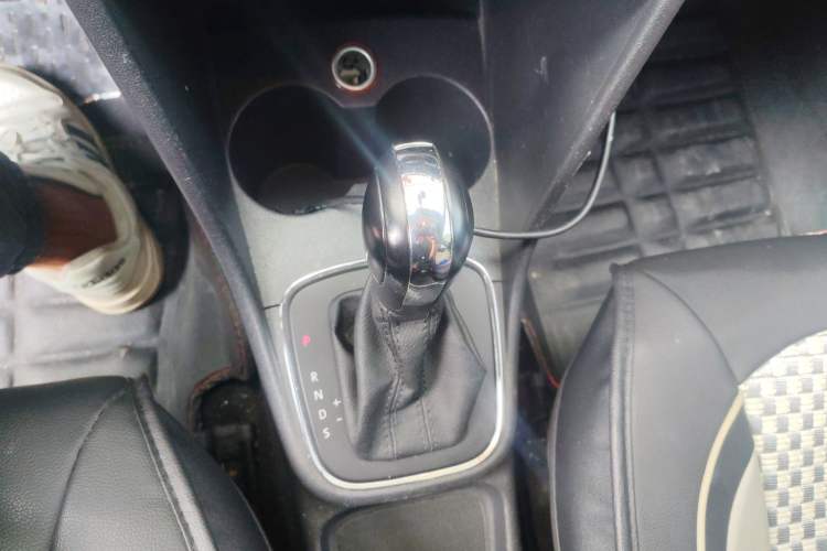 Used Volkswagen Polo 2014 1.4L Automatic Comfort Edition Gear Lever