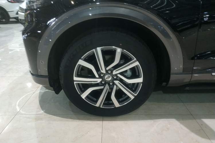 Used Ford Explorer 2023 EcoBoost 285 Four-Wheel Drive Titanium Edition 6 Seats