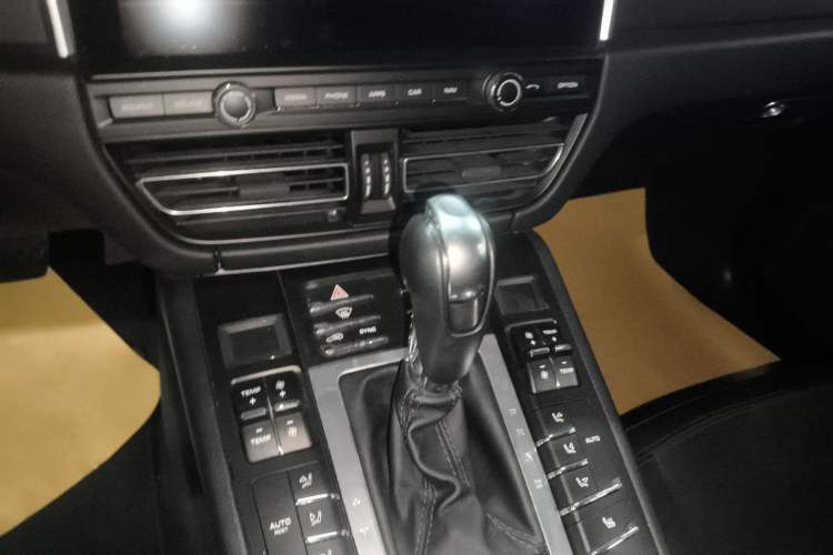Used Porsche Macan 2018 Macan 2.0T Gear Lever