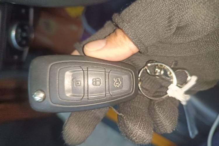 Used Ford Focus 2015 Hatchback 1.6L Automatic Fashion Edition Vehicle Key