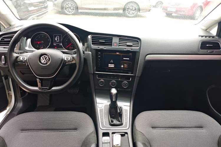 Used Volkswagen Golf 2020 Zhiai Edition 280TSI DSG Comfort Model Center Console