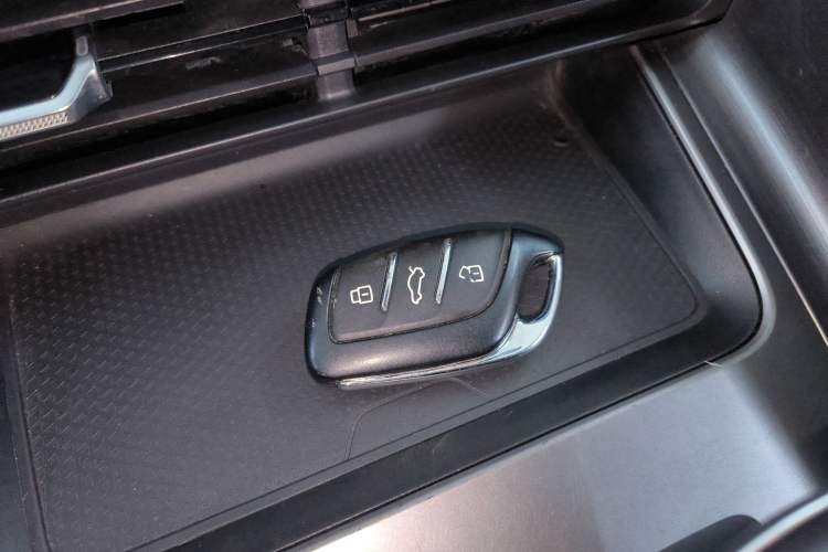 Used Roewe D5X DMH 2024 135 Tech Edition