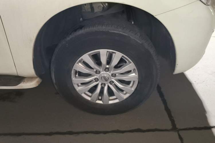 Used Nissan Patrol 2018 4.0L LinkedIn Edition Right Front Wheel Hub