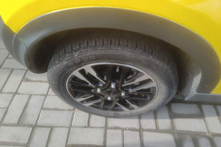 Used Chery QQ Little Ant 2022 Sweet Pink Edition Half-Sugar Version 3-Cell Lithium 30kW 301km Right Rear Wheel Hub