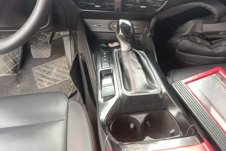 Used MG 5 2022 180 DVVT CVT Youth Luxury Edition
