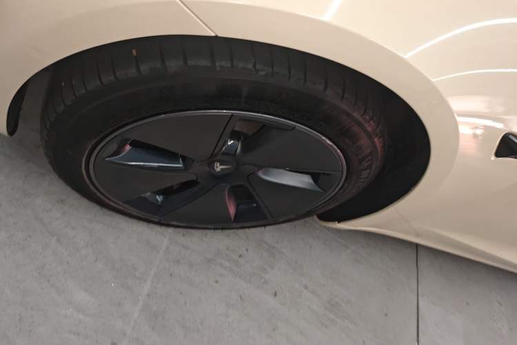 Used Tesla Model 3 2022 Rear-Wheel-Drive Version Left Front Wheel Hub