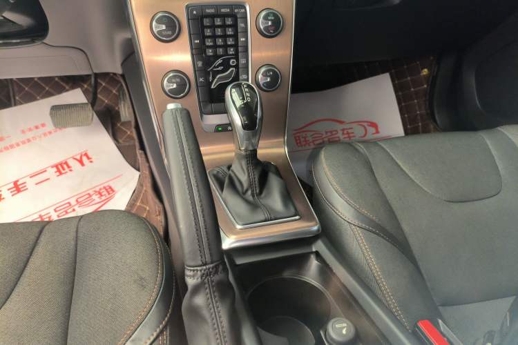 Used Volvo V40 2014 Cross Country 2.0T Zhiyi Edition