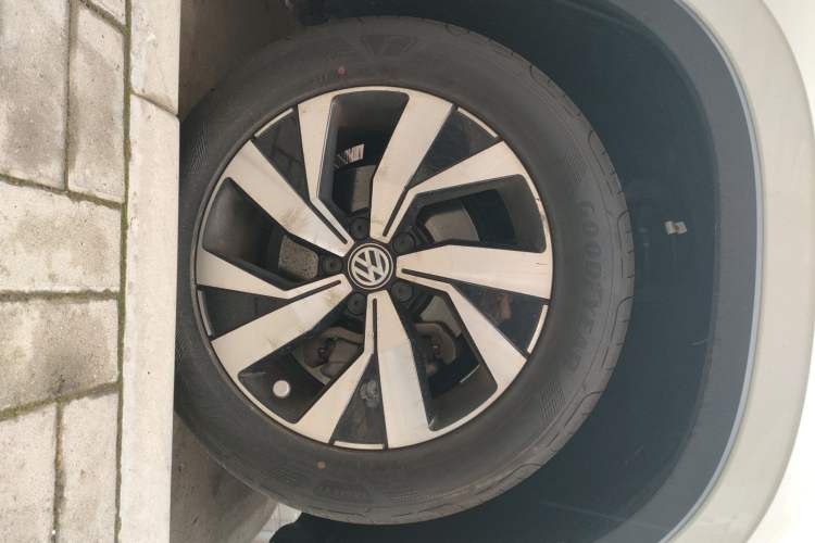 Used Volkswagen Tayron 2020 330TSI Two-Wheel Drive Luxury Smart Connectivity Version Right Front Wheel Hub