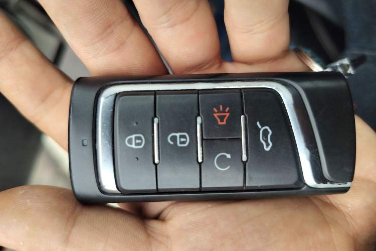 Used GAC Trumpchi GS8 2017 320T Two-Wheel Drive Luxury Smart Connectivity Version (7 Seats)