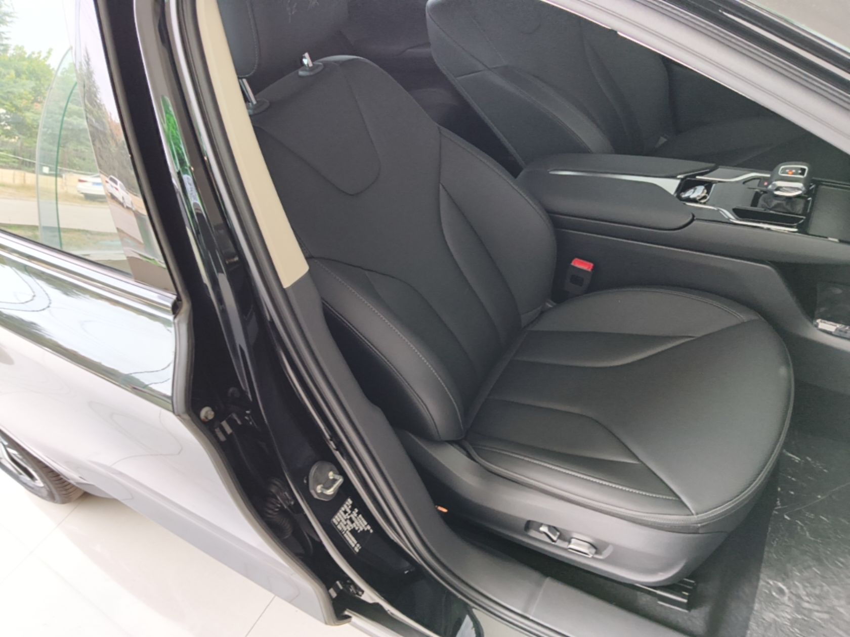 Hongqi E-QM5 2024 450km Range Commuter Version — снимка 19