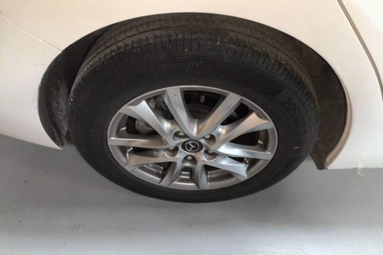 Used Mazda Mazda 3 Axela 2016 Sedan 1.5L Manual Comfort Model
