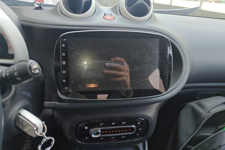 Used smart forfour 2016 1.0L 52 kW Dynamic Edition Audio And AC Panel