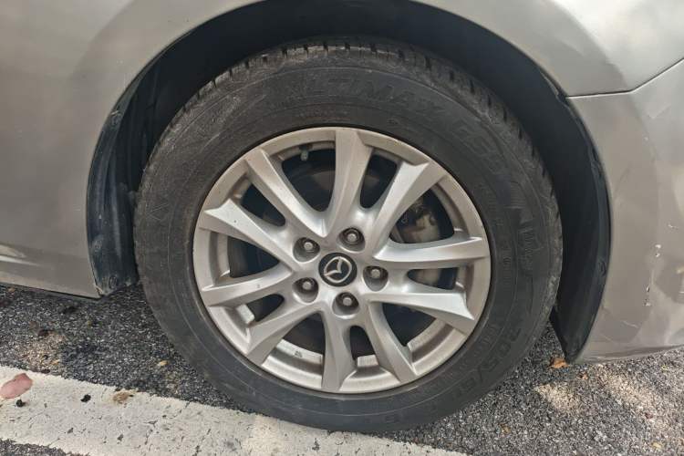 Used Mazda 3 Axela 2016 Hatchback 1.5L Automatic Comfort Model
