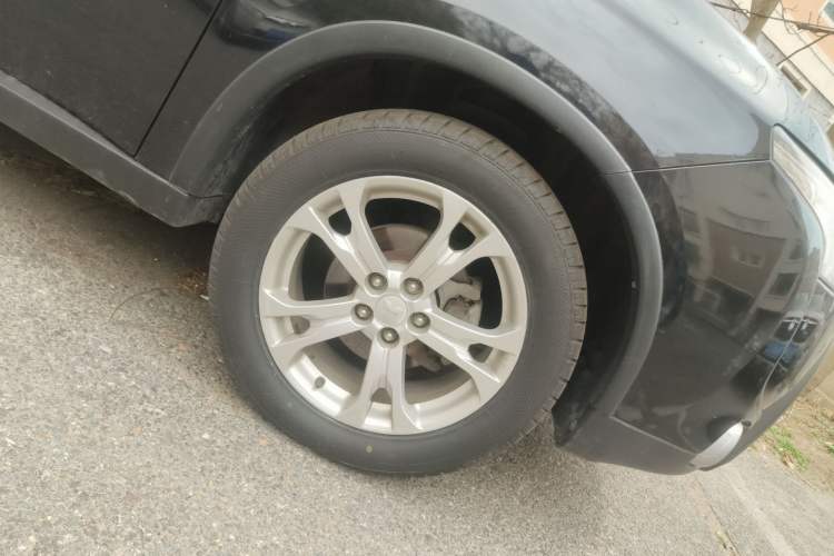 Used Mitsubishi Outlander 2014 2.4L 4x4 Deluxe Value Edition 5 Seats Right Front Wheel Hub