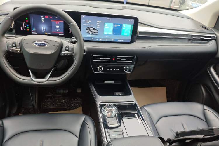 Used Ford Edge 2022 PLUS EcoBoost 245 Four-Wheel Drive Platinum Edition 7-Seater